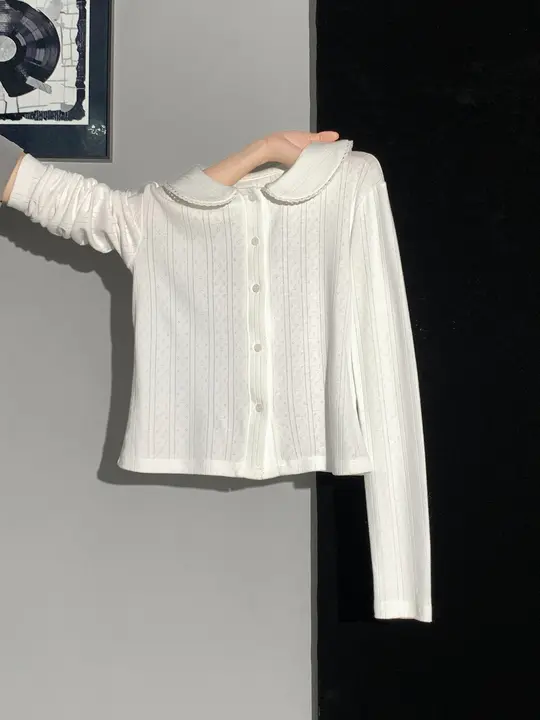フリル付き白長袖Tシャツとニットカーディガン【シングルボタン・スリムフィット・秋用】（セットアップ対応）