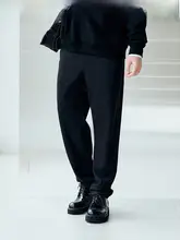 シンプルなデザインのフィットパンツ【ブラック・スリムシルエット・春用】