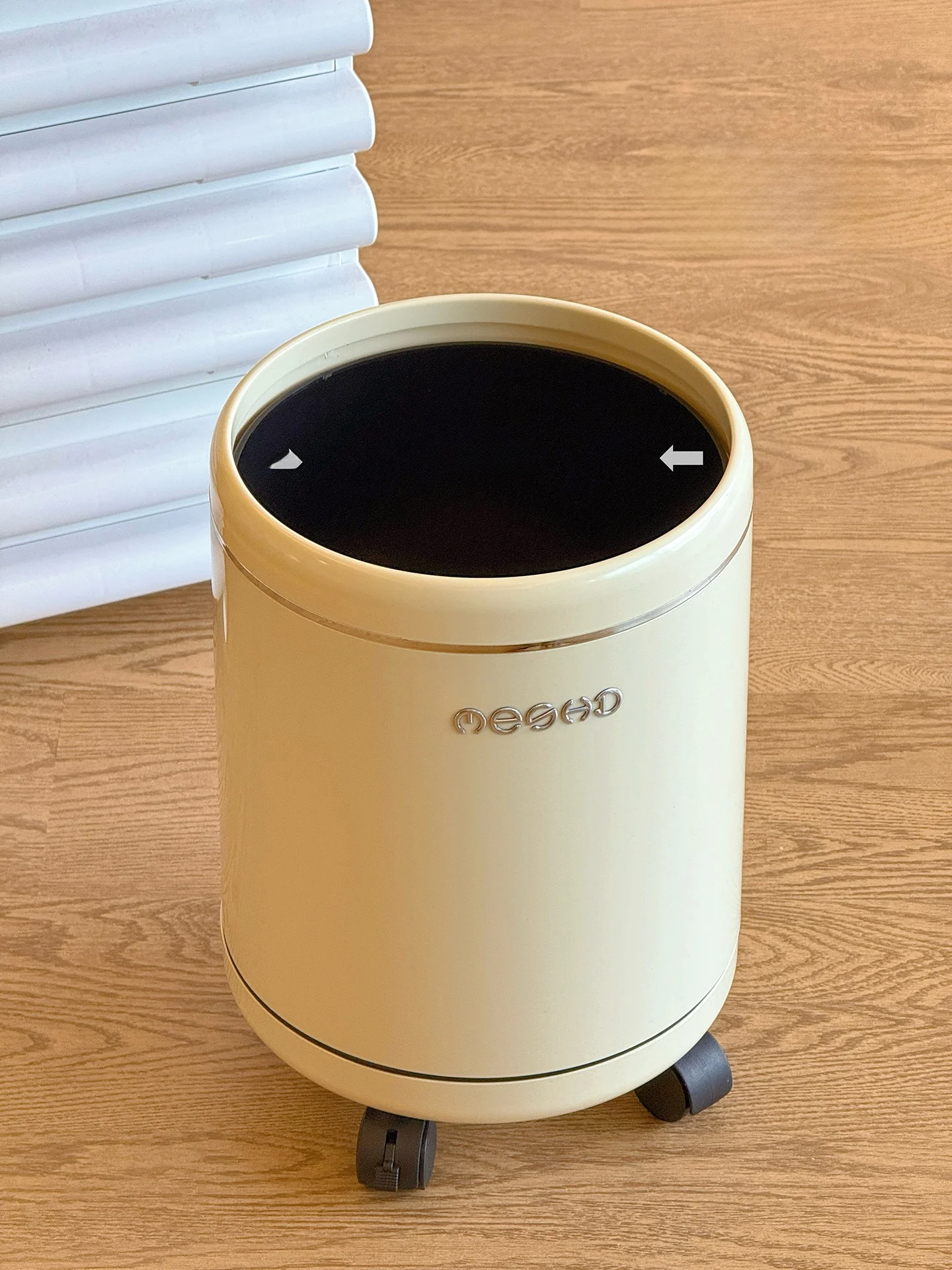 キッチン卓上ゴミ箱の選び方：おしゃれな大型フタなしタイプの実用性と使い方