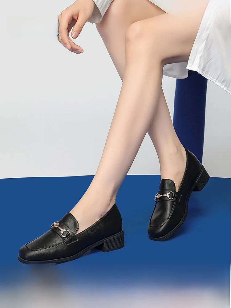 春季用カジュアルスクエアトゥ中ヒールパンプス：デザインと履きやすさの実証