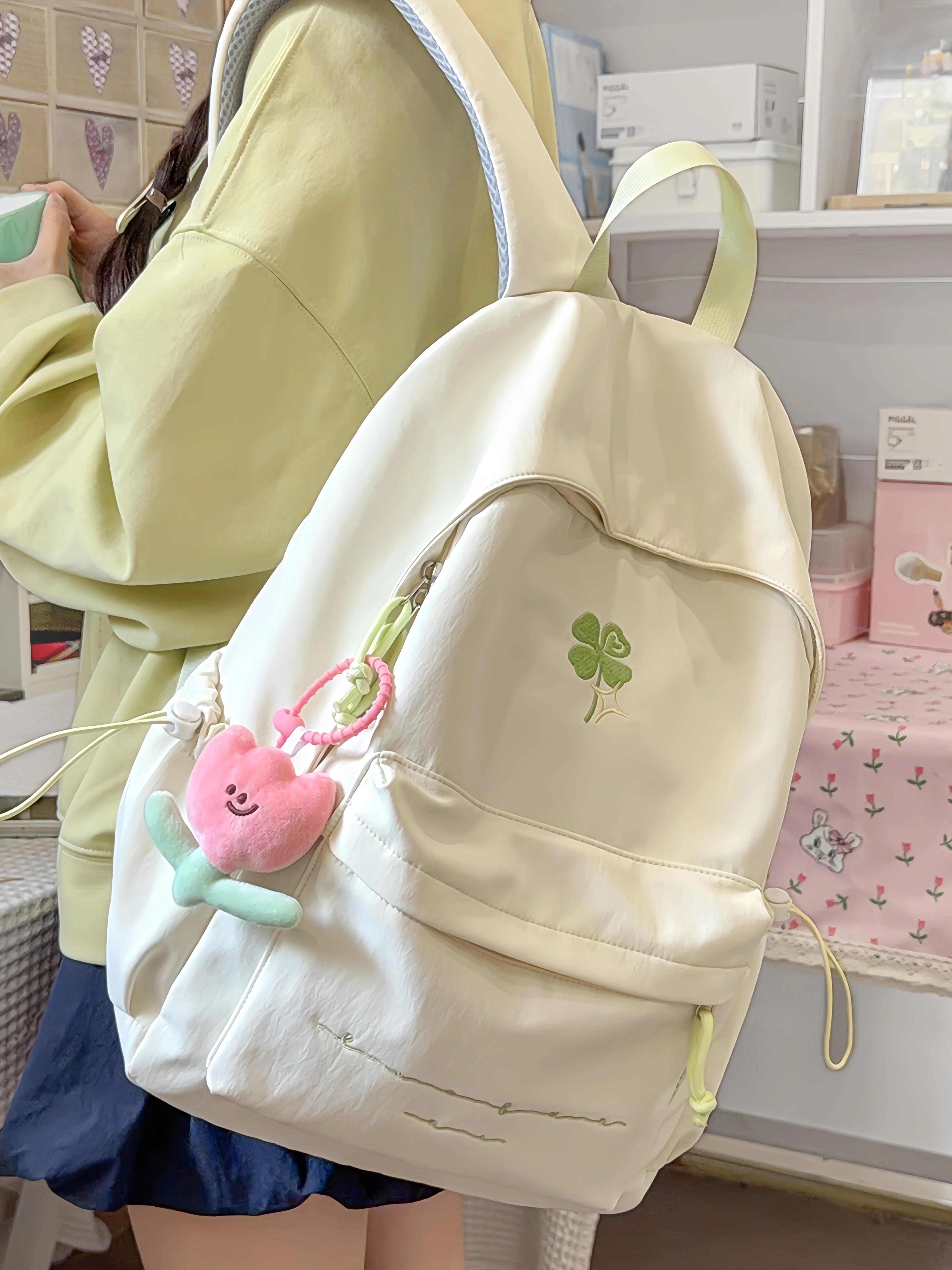 軽量でおしゃれな女性用リュックサック：旅行・通勤に最適な設計を解説