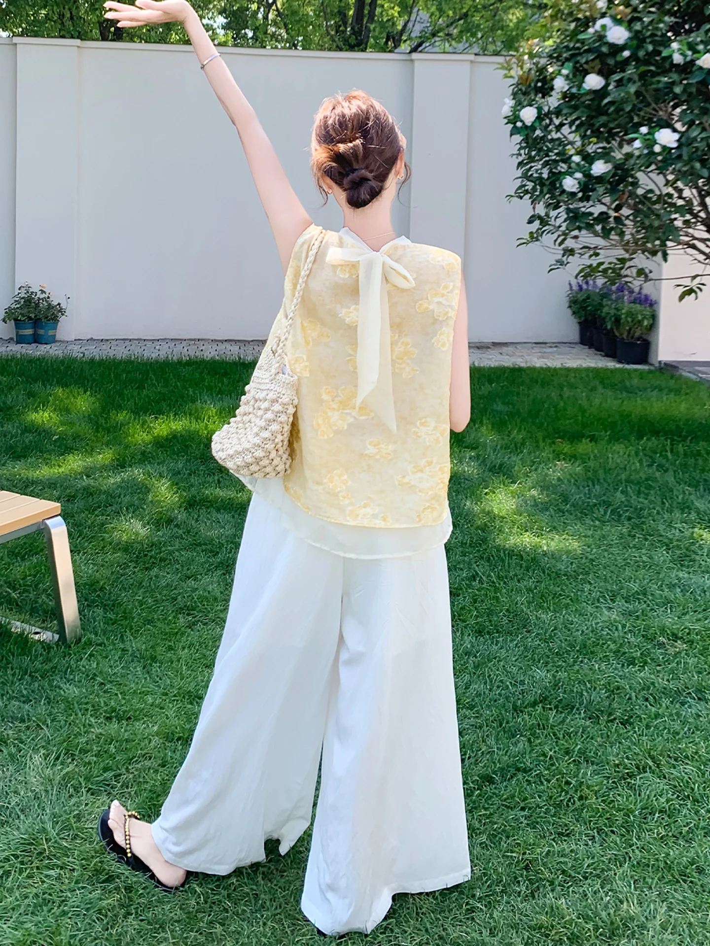 自分に合った服を選ぶには？淡い黄色の新中式トップスが教えてくれた、夏の着こなしの真実