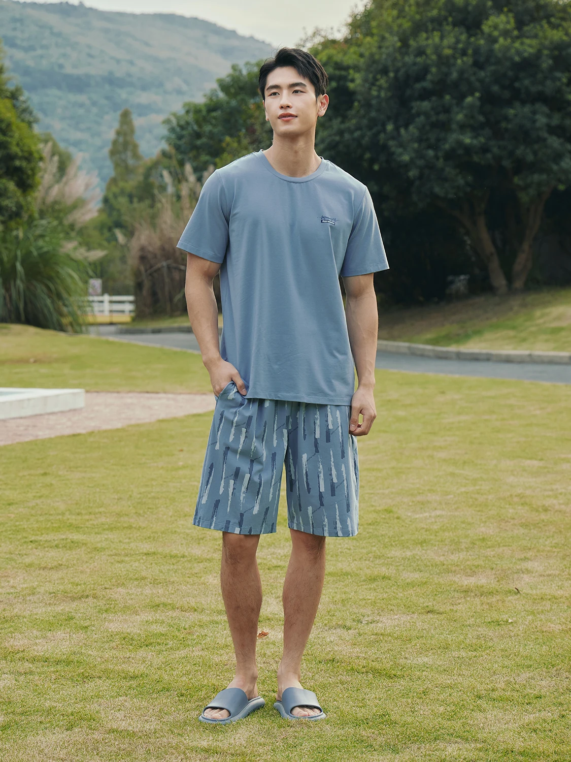夏用コットン半袖シャツとショートパンツのルームウェア：アウトレット商品としての価格と実用性を検証