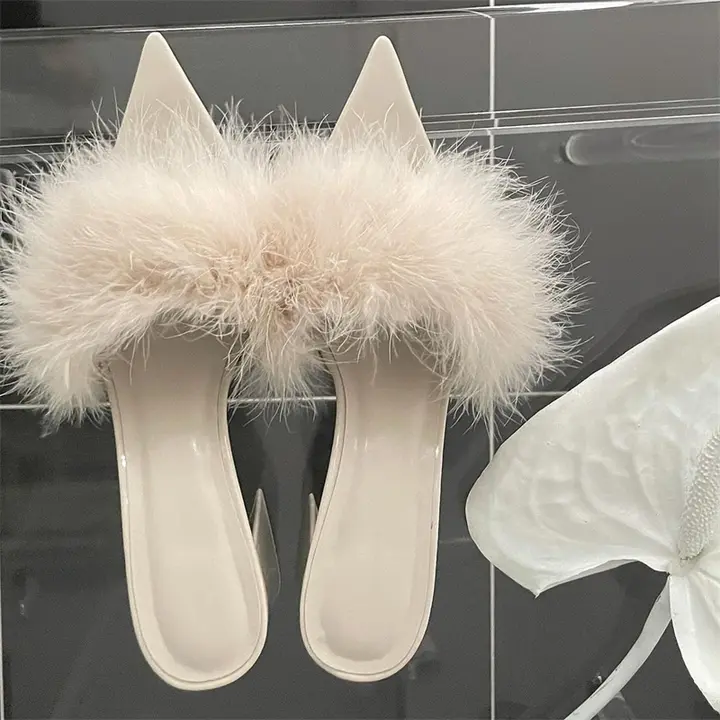 極上の柔らかさの本物の鳥毛使用！おしゃれな手作りサンダル