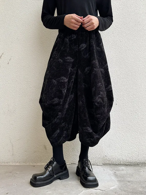 hare 古着と春黒スキニーの境界を越える、今こそ選ぶべき「ベルベット花柄ワイドパンツ」は？