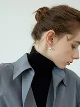 G/S パリストリート スマートデザインの扇形メタルイヤリング【イチョウの葉モチーフ・シンプルスタイル】