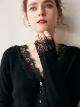 レースフリルニットカーディガン【Vネック・ウール混・長袖・ゆったりフィット】