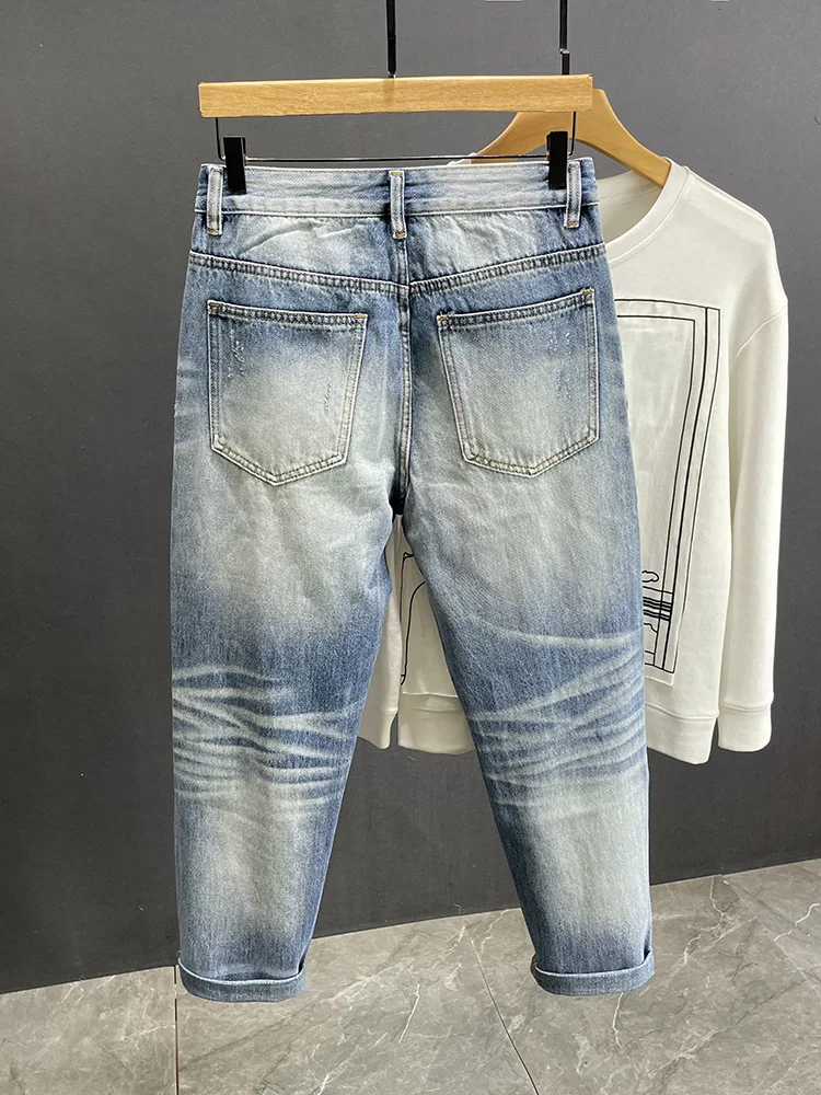 浅色の破れたデニムパンツ：春秋に最適なカジュアルスタイルの実用性とデザイン特徴