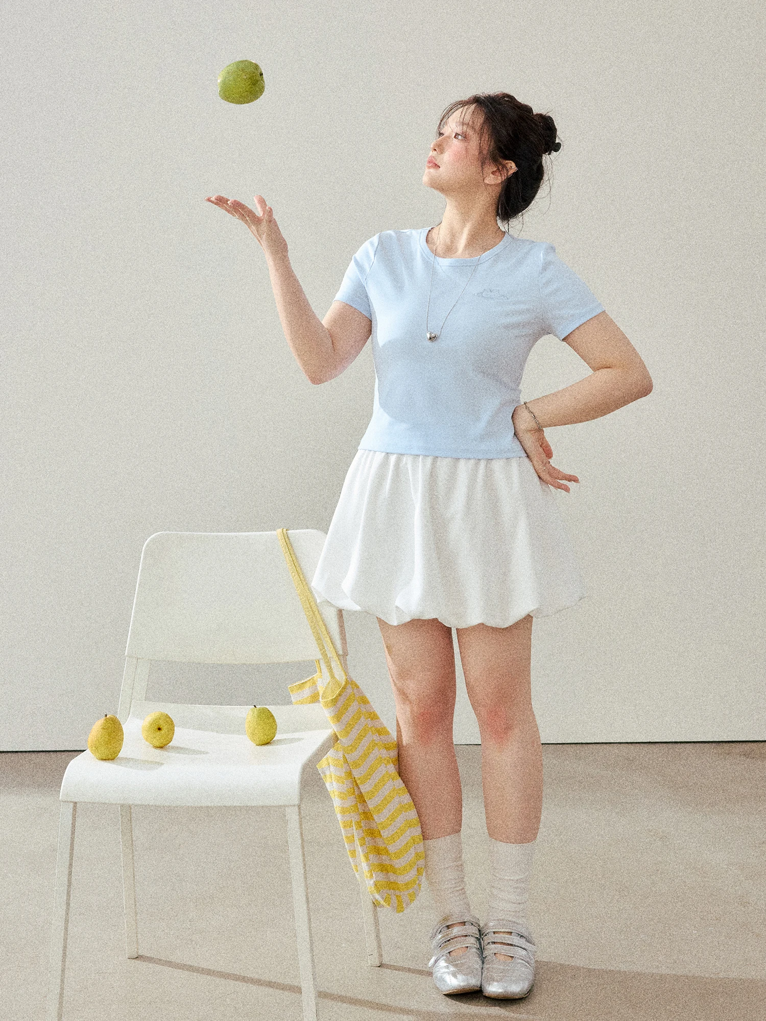 20代後半の女性が今、通勤で選ぶべきスーツは？プラスサイズの「やや太め」を活かすスタイルの秘密