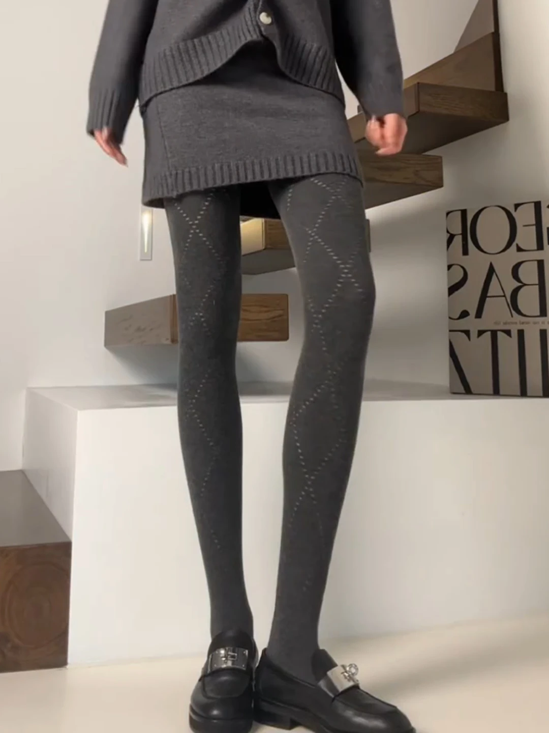 ズボン ファッションで悩むなら、大柄チェックパンツが救う理由は？