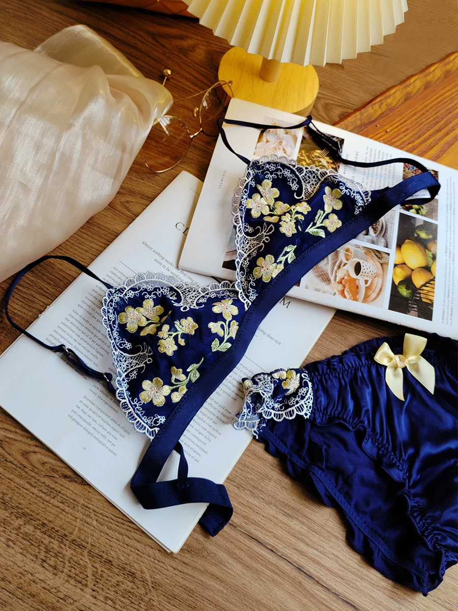 フランス風の極薄で快適なノーワイヤーセクシーサテン刺繍レース三角ブラジャー：フィット感と素材の実際的な評価