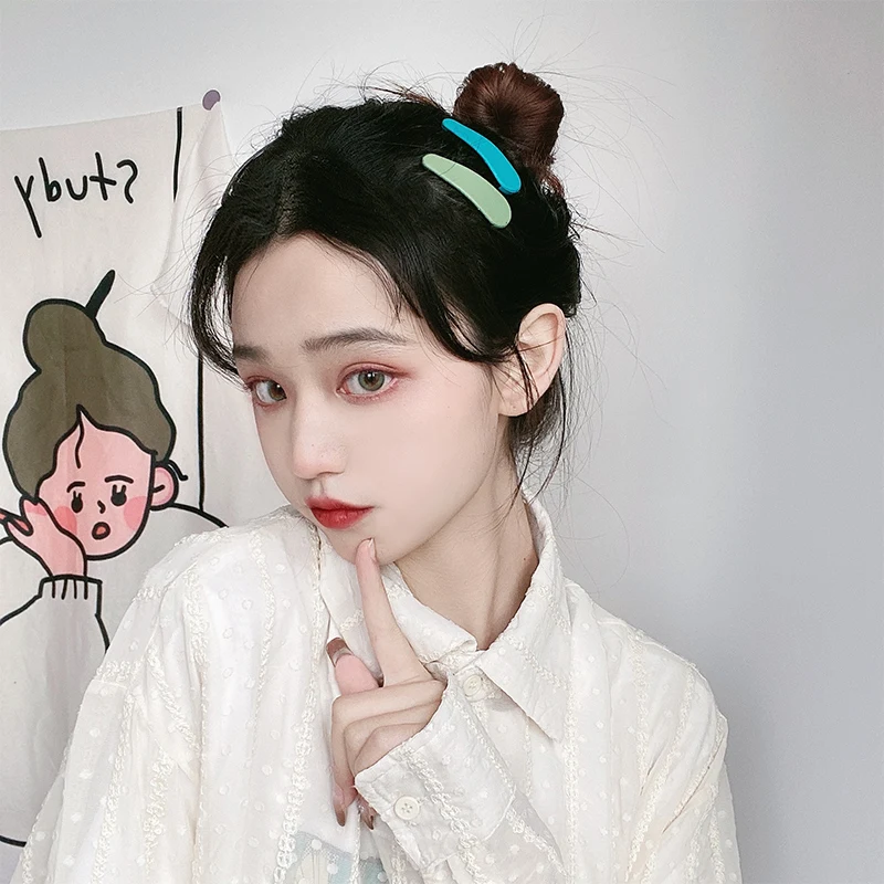 小顔ヘアアレンジ 丸顔に合う可愛い小型ヘアクリップの選び方