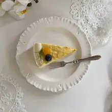 フランス風エンボス加工の陶製ケーキプレート【美しい花形・デザート用】