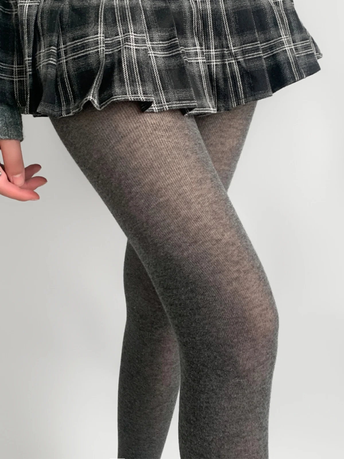 膝上ストッキングを着用するなら、本当に美腿に仕上がるのか？