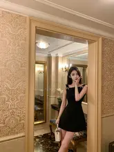 シンプルで洗練されたデザイン！黒のキャミソールワンピース【大きく開いた背中・セクシー】