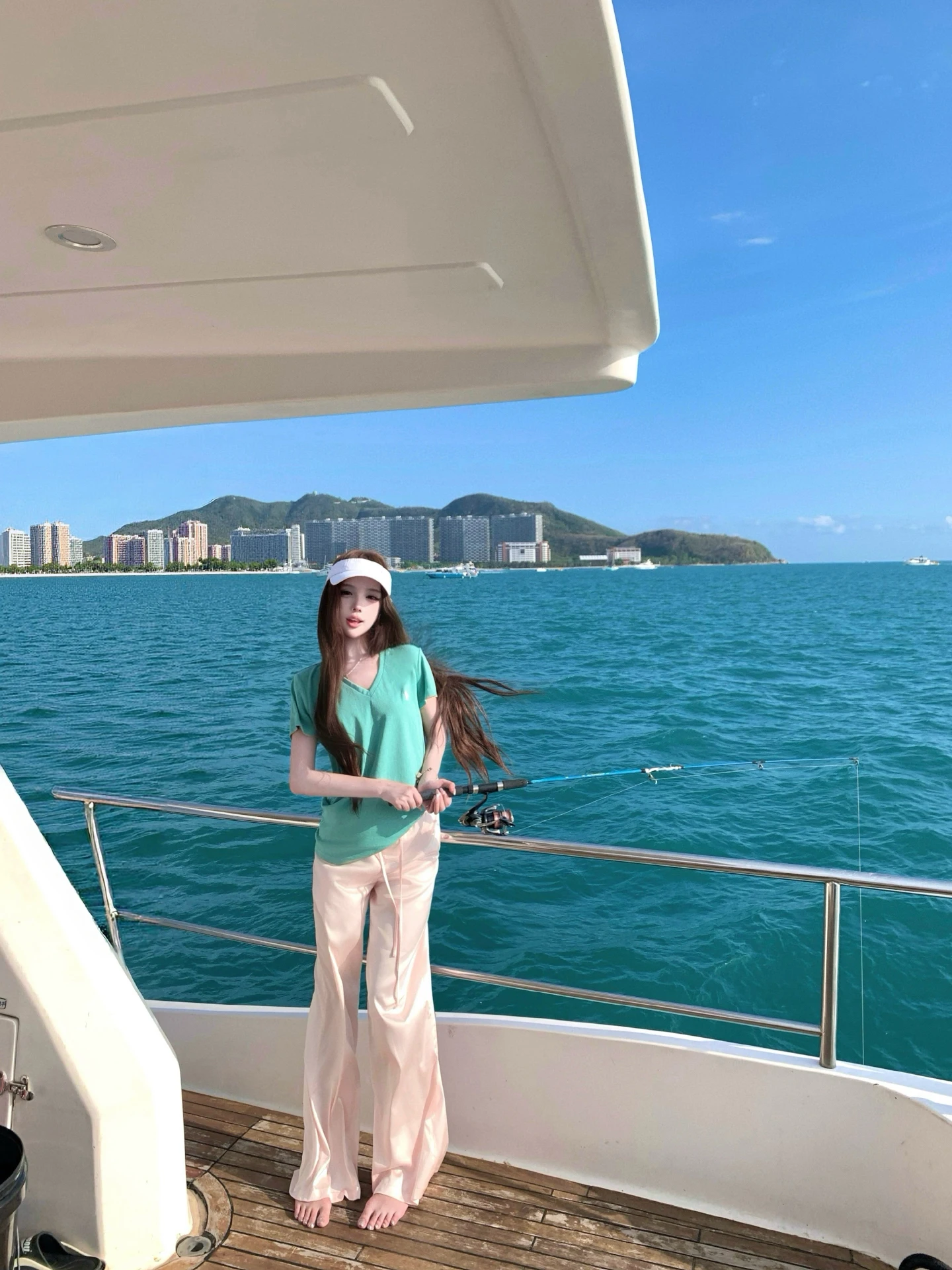 女性が夏の釣りに着 るTシャツは、どう選ぶ？