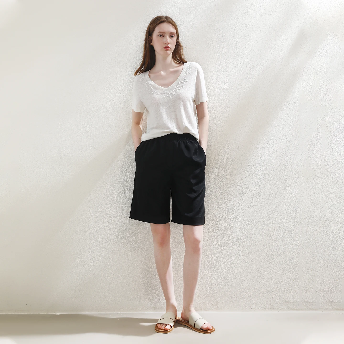 オフィスカジュアル50代女性にぴったりな通勤パンツは、本当に「かっこいい」選び方を教えてくれる？