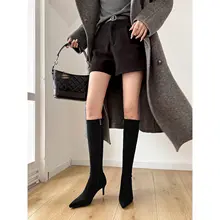 尖ったヒールのエレガントなロングブーツ【カキ色・ストレッチ・スリムフィット・スエード調】