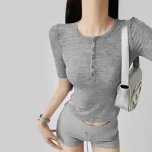 夏用 薄手Vネック五分袖Tシャツ【女性用・ボタンデザイン・タイトフィット】