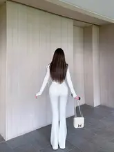 フィット感のあるフード付きセーターと微フレアパンツのセット（セットアップ対応）