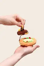 可愛いダックスフンドのハンバーガーネックレス【カートゥーンデザイン・プレゼントにも最適】