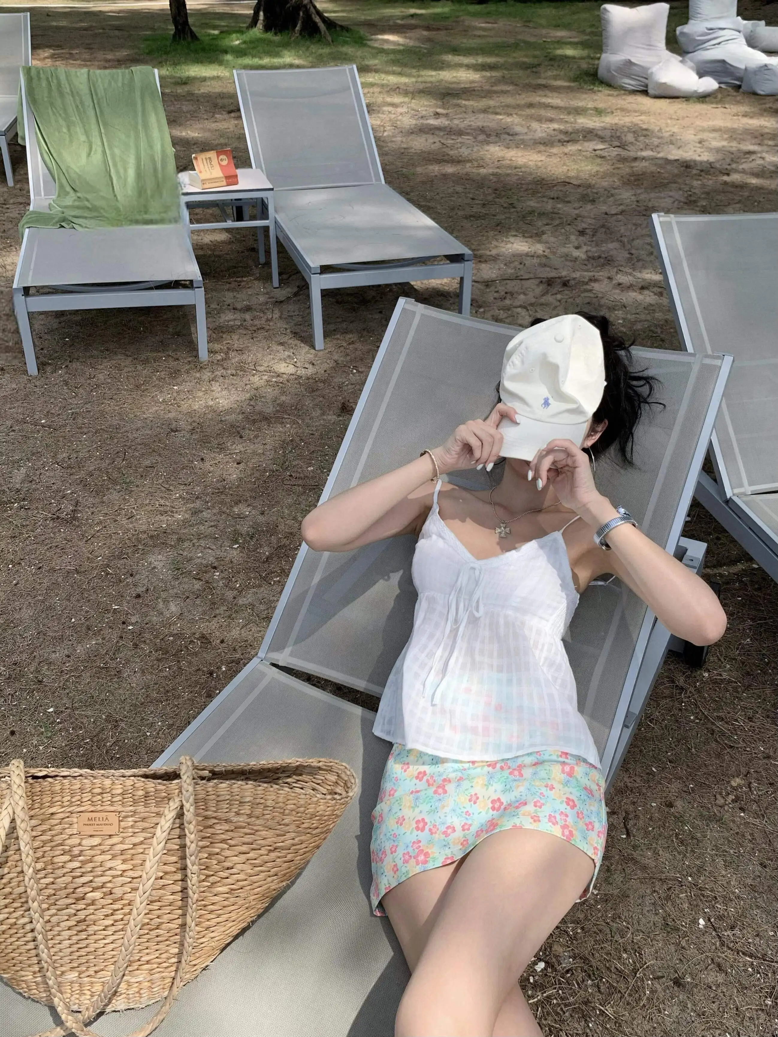 春夏用フラワープリントAラインスカート：40代・50代女性の夏旅行コーデに最適な高品質フレンチスタイル