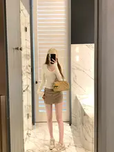 Vネック長袖Tシャツ【レディース・春用・スリムフィット・シンプルデザイン】