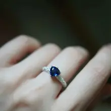 ロイヤルブルーのブルークリスタルハートリング【S925銀メッキ・宝石付き・ファッションアクセサリー】
