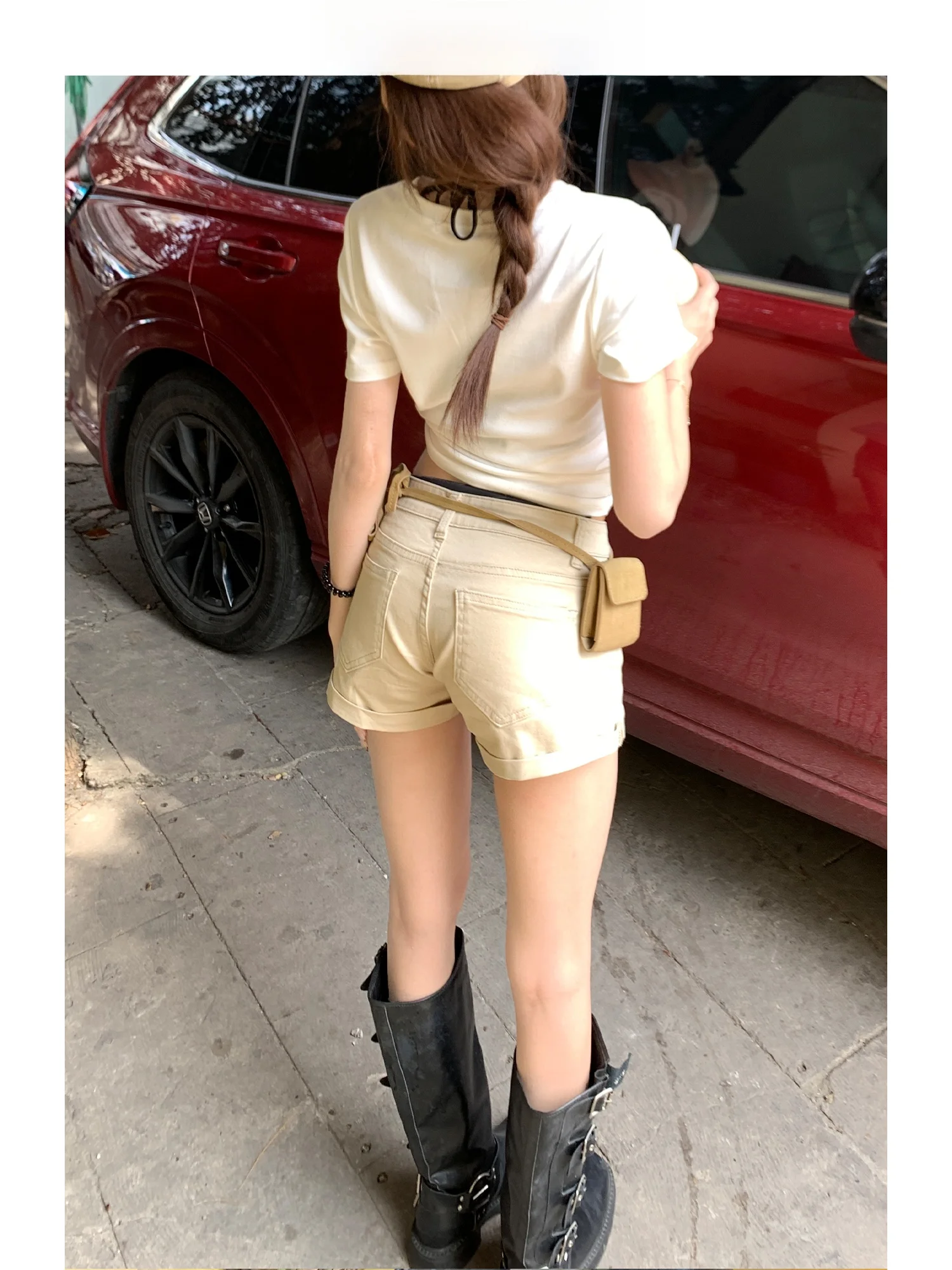 ストリートファッションの夏を彩る、低ウエストデニムショートパンツはこう選ぶ？