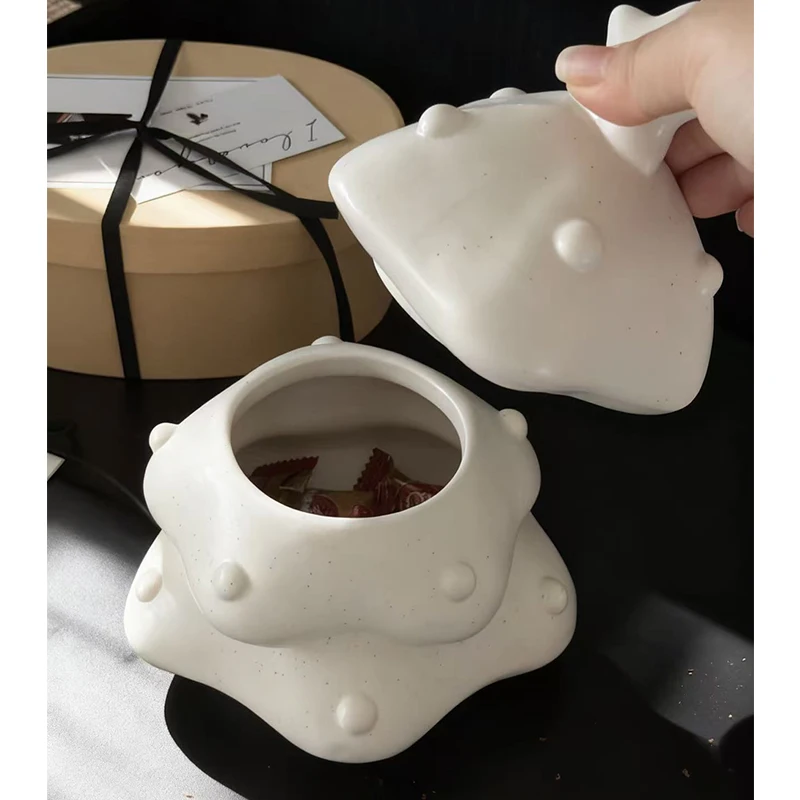 焚き火ツリーの材質と設置場所：クリスマスツリー陶器収納缶の実用性を解説