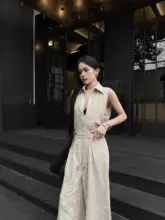 麻色のリネンベストワイドパンツスーツ