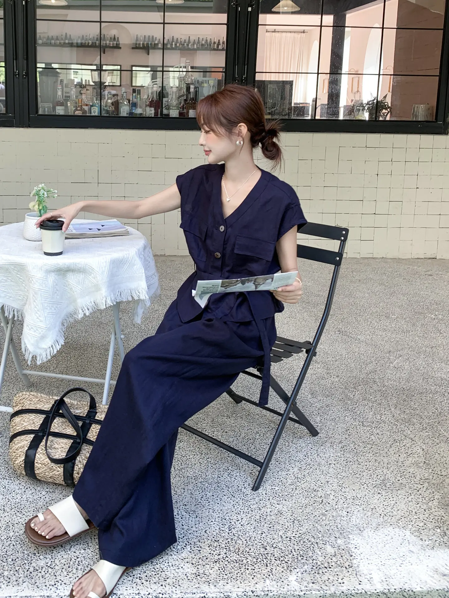 ワイドパンツとシャツインのバランスを取るには？今夏の最適な着こなしを解き明かす