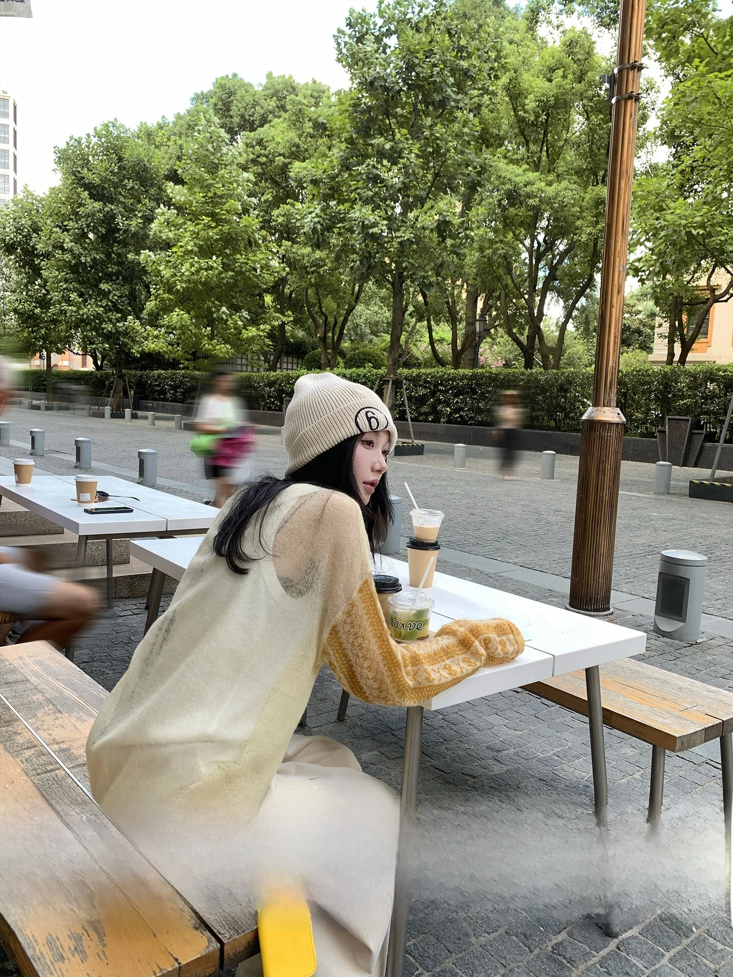 透かし編みニットトップス：春から秋にかけての日常着としての実用性と機能性