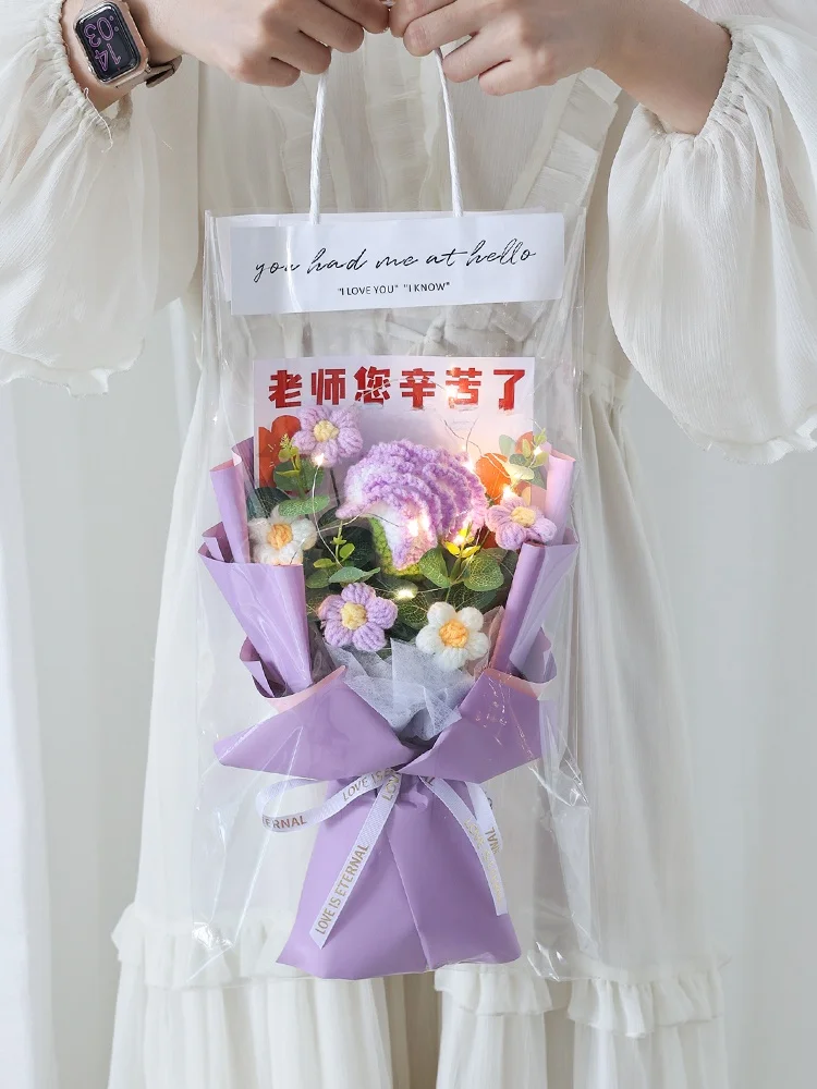 先生の日に贈る感謝の言葉は、花束で伝えるべき？毛糸のカーネーションが選ばれる理由