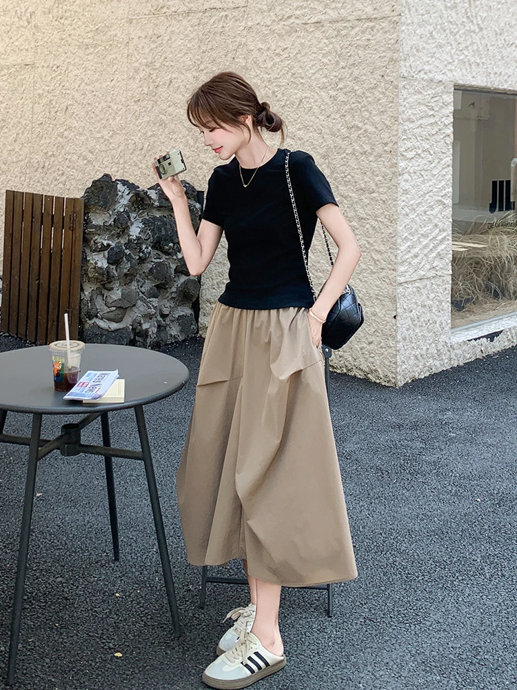 黒タンクトップ レディース コーデ：優雅で体型カバーを実現する夏用セットアップの使い方