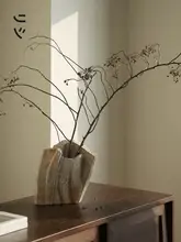 ユニークなデザインのアンティークスタイル花瓶【和風・栗石調・小物家具】