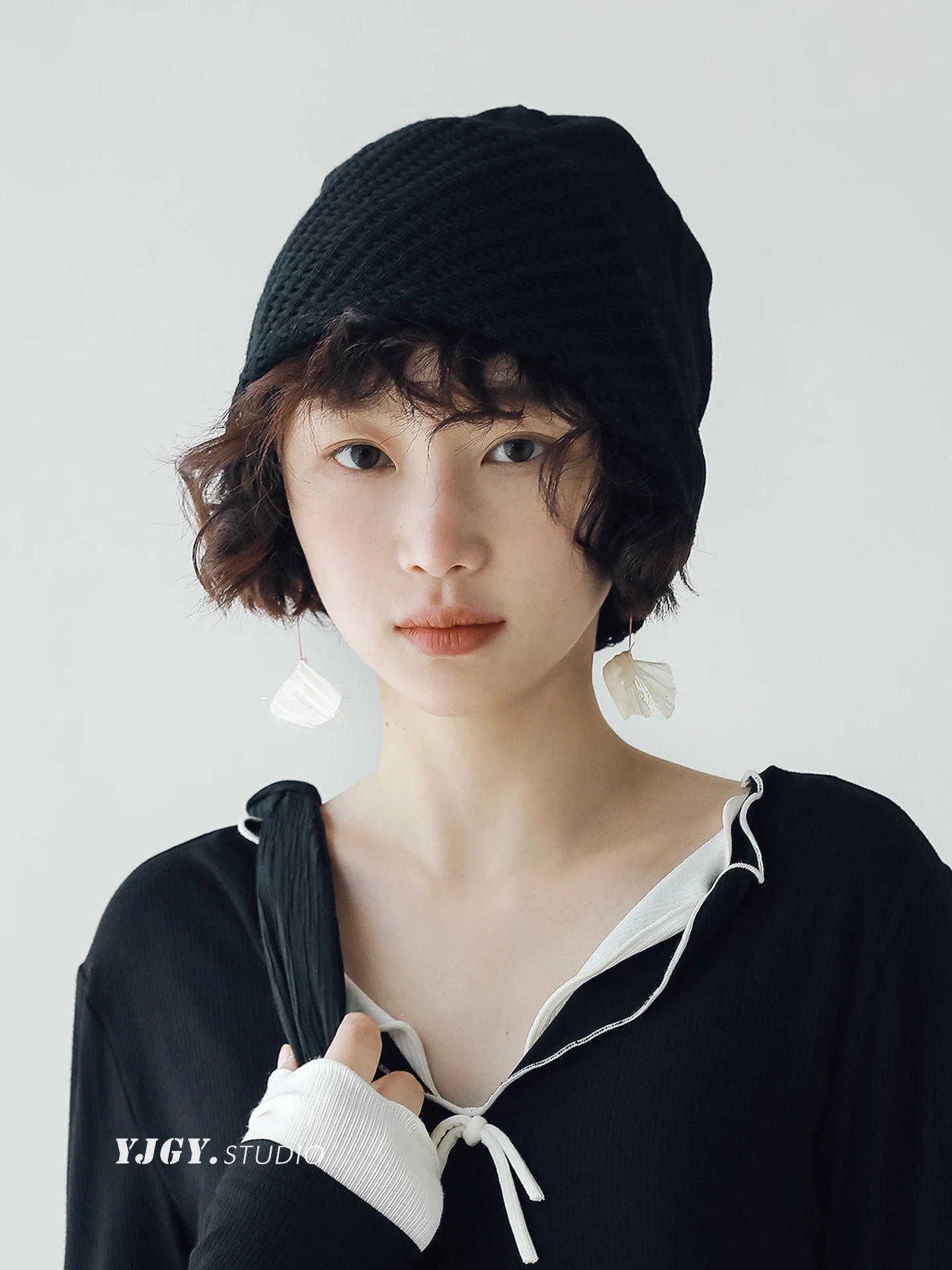 ツイルキャップとキャップの違いは？リバーシブルデザインで解決する、冬の日常に欠かせない1つのアイテムとは？