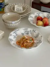 フランス風浮彫りデザインのビンテージブルーフラワー陶器プレート【家庭用・ディッシュ・デザート用・パスタ用・深型】