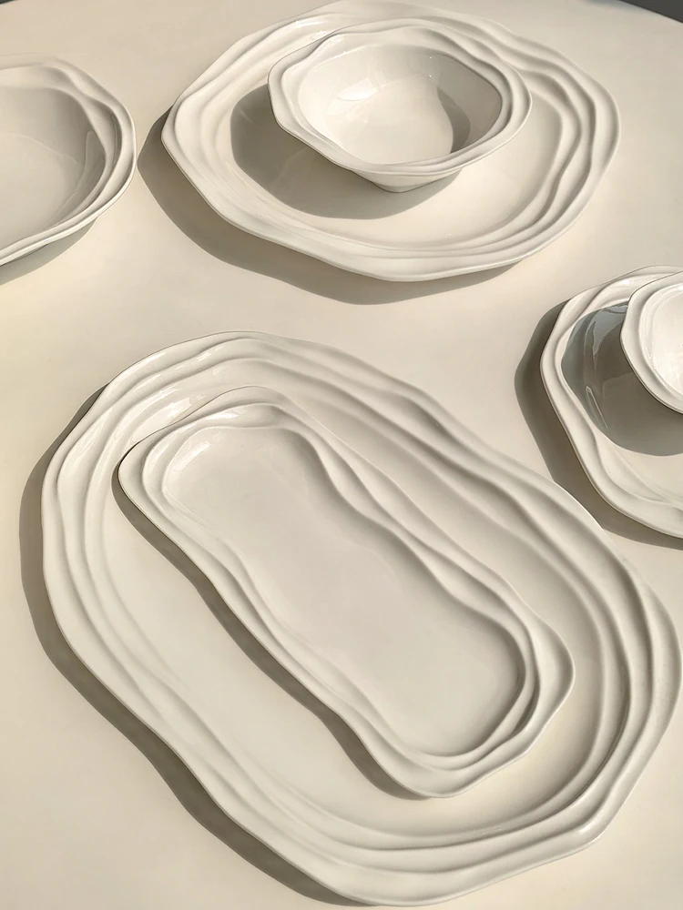 おしゃれな波浪模様の陶器製食器：高級感ある朝食皿とスイーツ皿の使い方と選定ポイント
