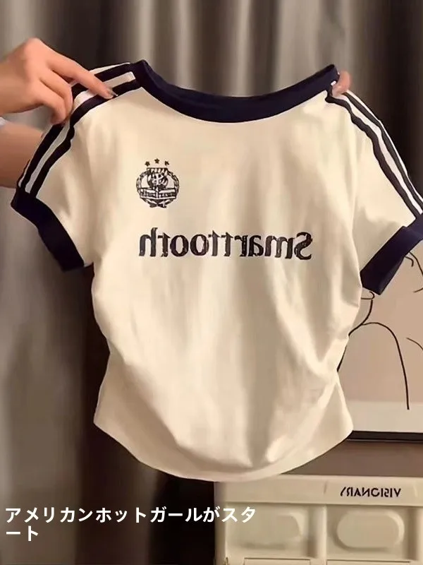 短丈Tシャツ【ダンススタイル・女性用・小柄にもフィット】とは？学院風の修身型デザインと吸汗機能の実用性を解説