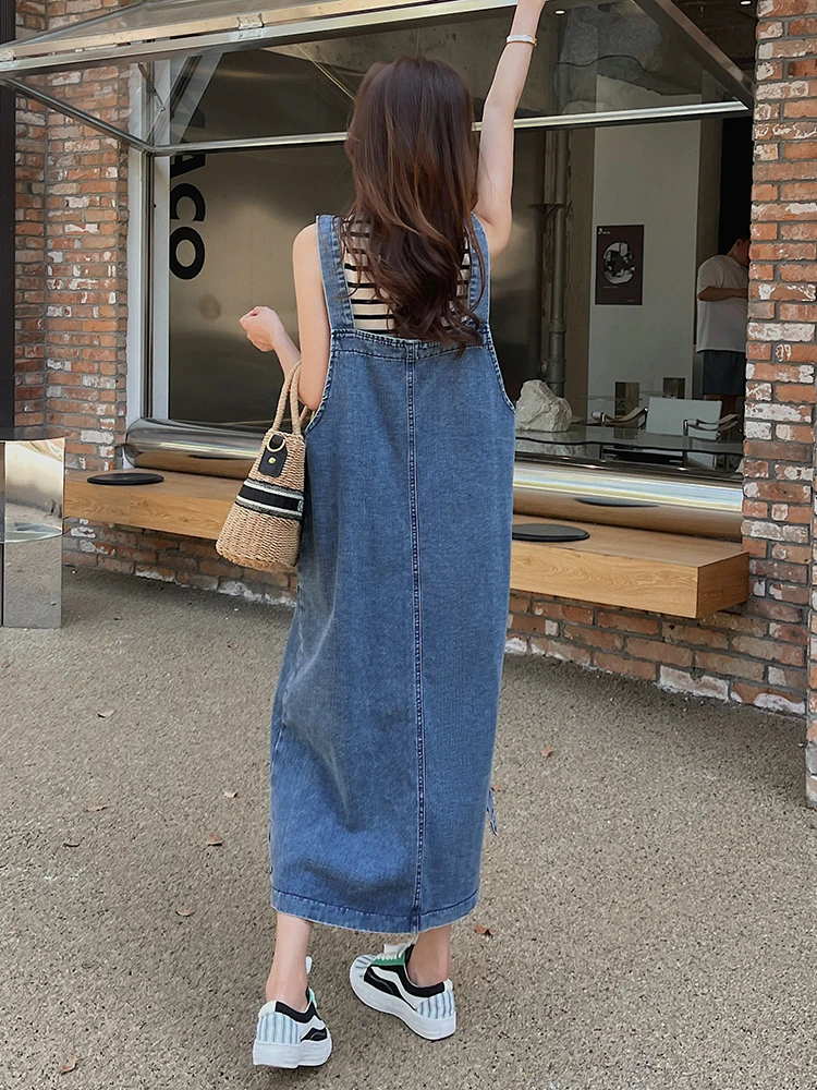 ワンピースとデニムパンツのコーデでどちらがおすすめ？実は、夏の街歩きに最適な「背带デニムワンピース」が登場！