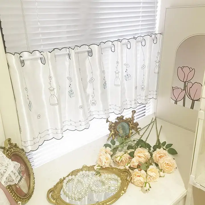 遮光機能付き プリンセス風 小花柄 短いカーテン【キッチン用・ショートタイプ・小窓用】