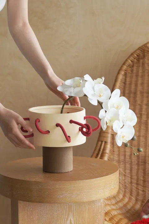 ハンドメイド陶器製 花瓶【ユニークデザイン・インテリア装飾用】
