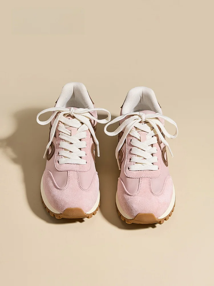 バレエトレーニングシューズ：女性用軽量フラットソールのデザインと実用性