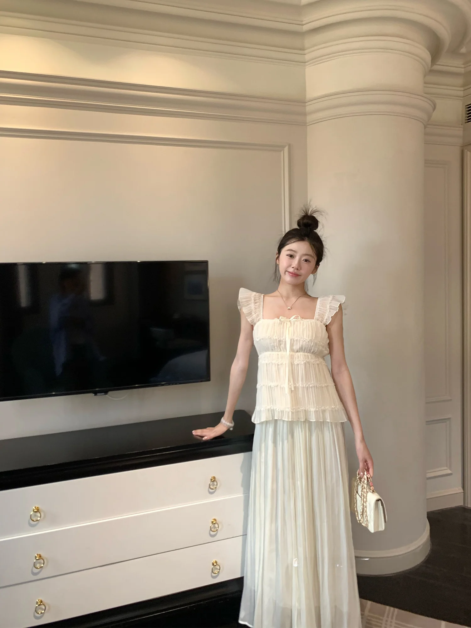 シャイニーノンストレッチロングスカート：ハイウエスト・プリーツデザインで通勤と日常を支える
