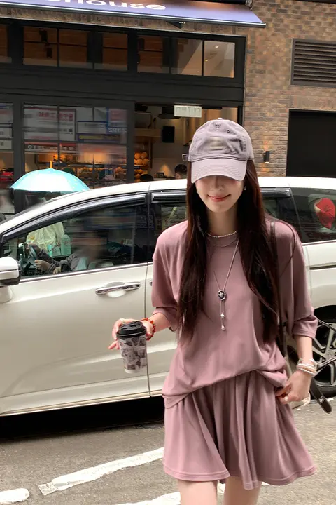 モダールストレッチニットのゆったりラウンドネック七分袖Tシャツとショートパンツ（セットアップ対応）