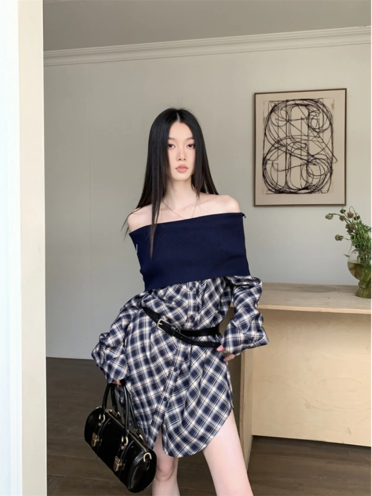 打ちっぱなしコーデで失敗しない方法は？ヴィンテージ風の深藍色シャツドレスが教えてくれたこと