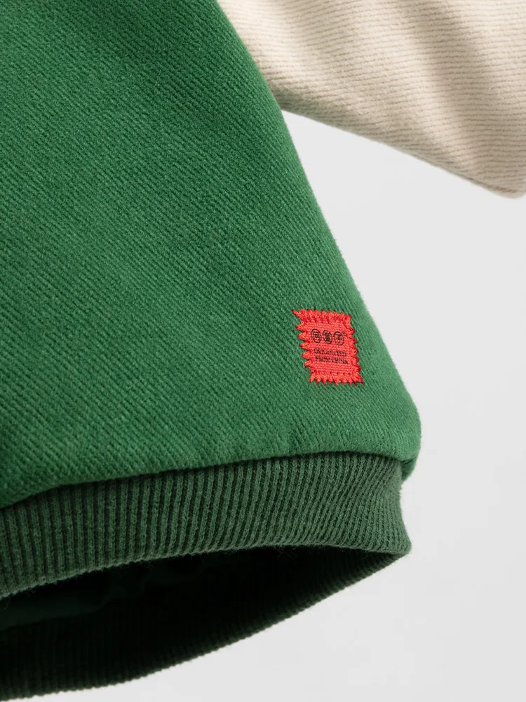 個性的刺繍入りフード付きスウェット：問童子BBY222A-03のデザインと実用性を徹底解説