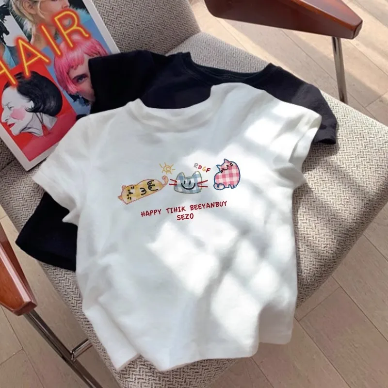 「tシャツ 小さい」はどうやって選ぶ？ミルクイエローの猫プリントTシャツが解決する、通勤と夏の悩み