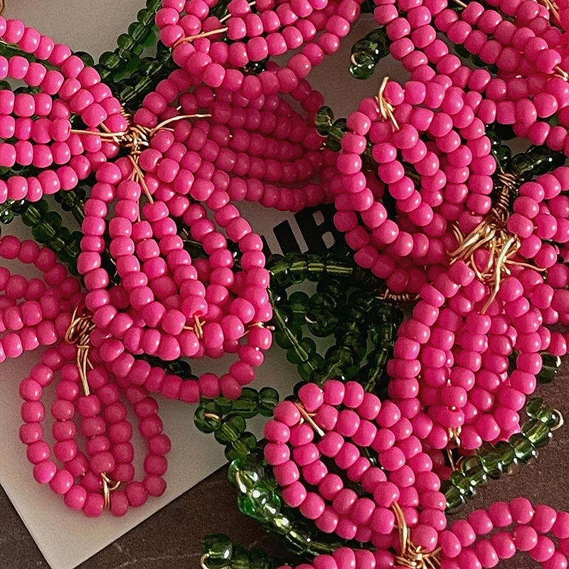 アクリルピアスを選ぶときに迷うなら、この1つの「花のリゾート感」が答えになる？